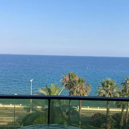 Front De Apartment